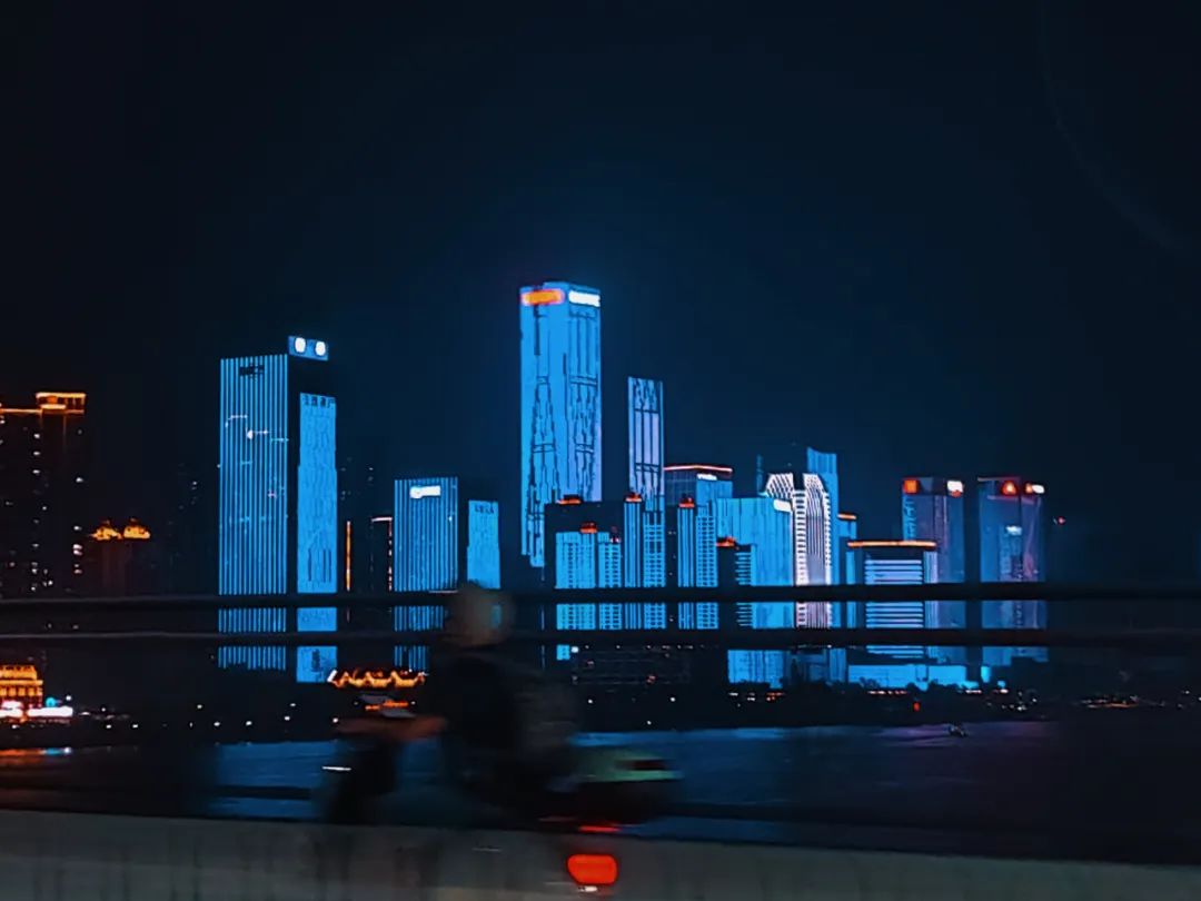 DƬ